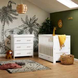 OBaby Nika Mini 2 Piece Room Set offers a contemporary design, due to its clean lines and textured oak effect finish, that will fit perfectly